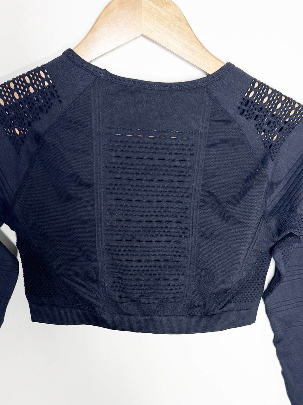 EMRLD Black Seamless Long Sleeve Crop Top - Picture 6 of 7